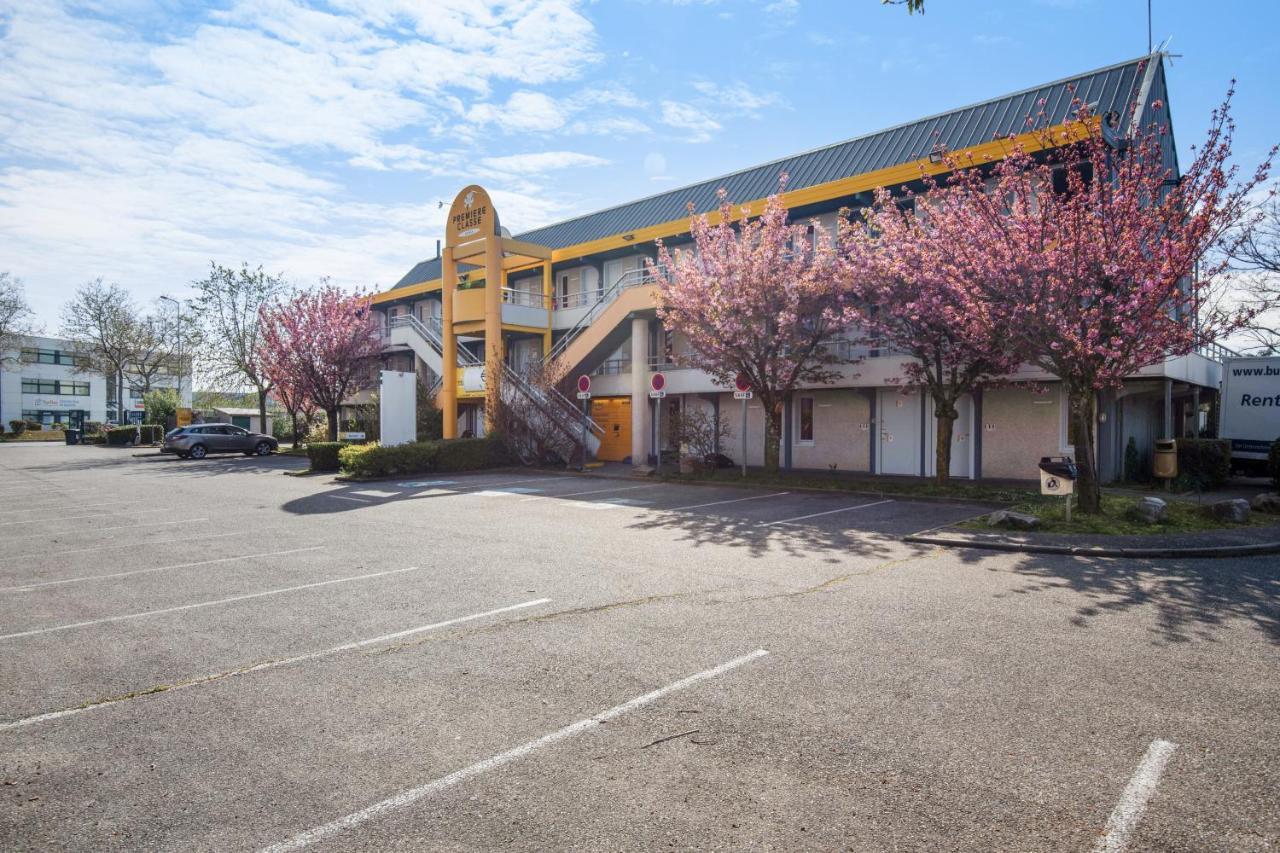 Premiere Classe Lyon Est - Bron Eurexpo Decines-Charpieu Exterior photo
